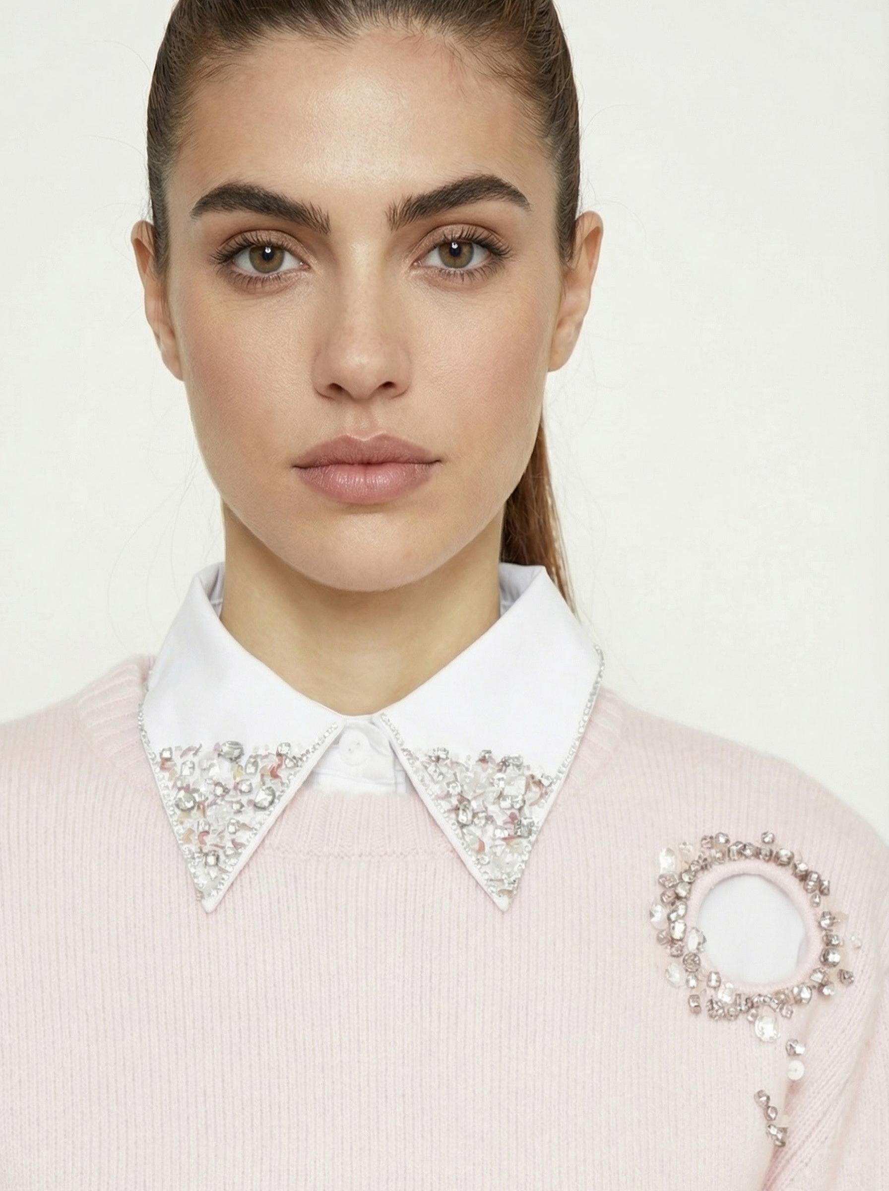 MAGLIONE CON DETTAGLI CUT-OUT