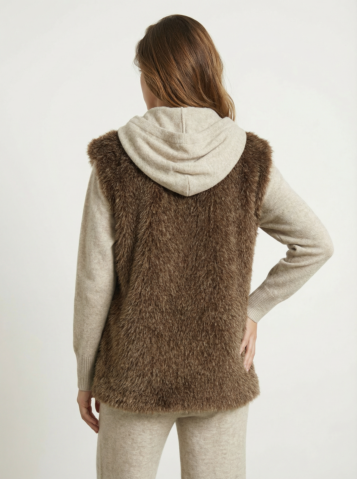 MAGLIA CON CAPPUCCIO