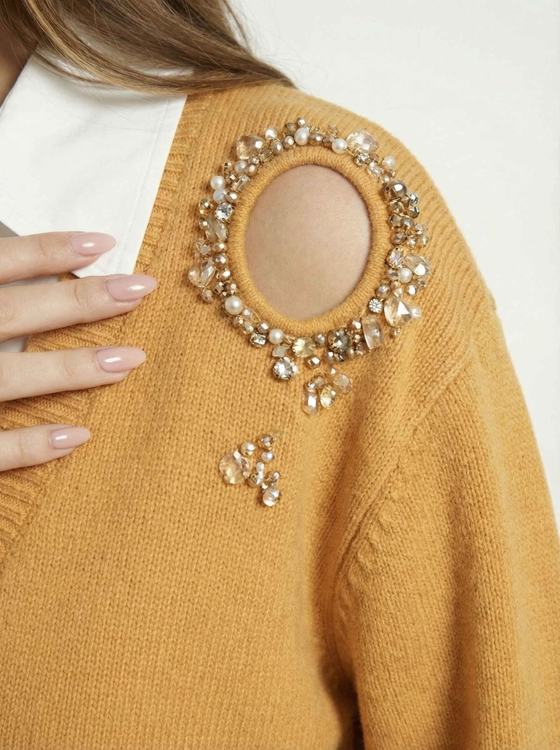CARDIGAN IN MAGLIA CON DETTAGLI GIOIELLO CUT-OUT