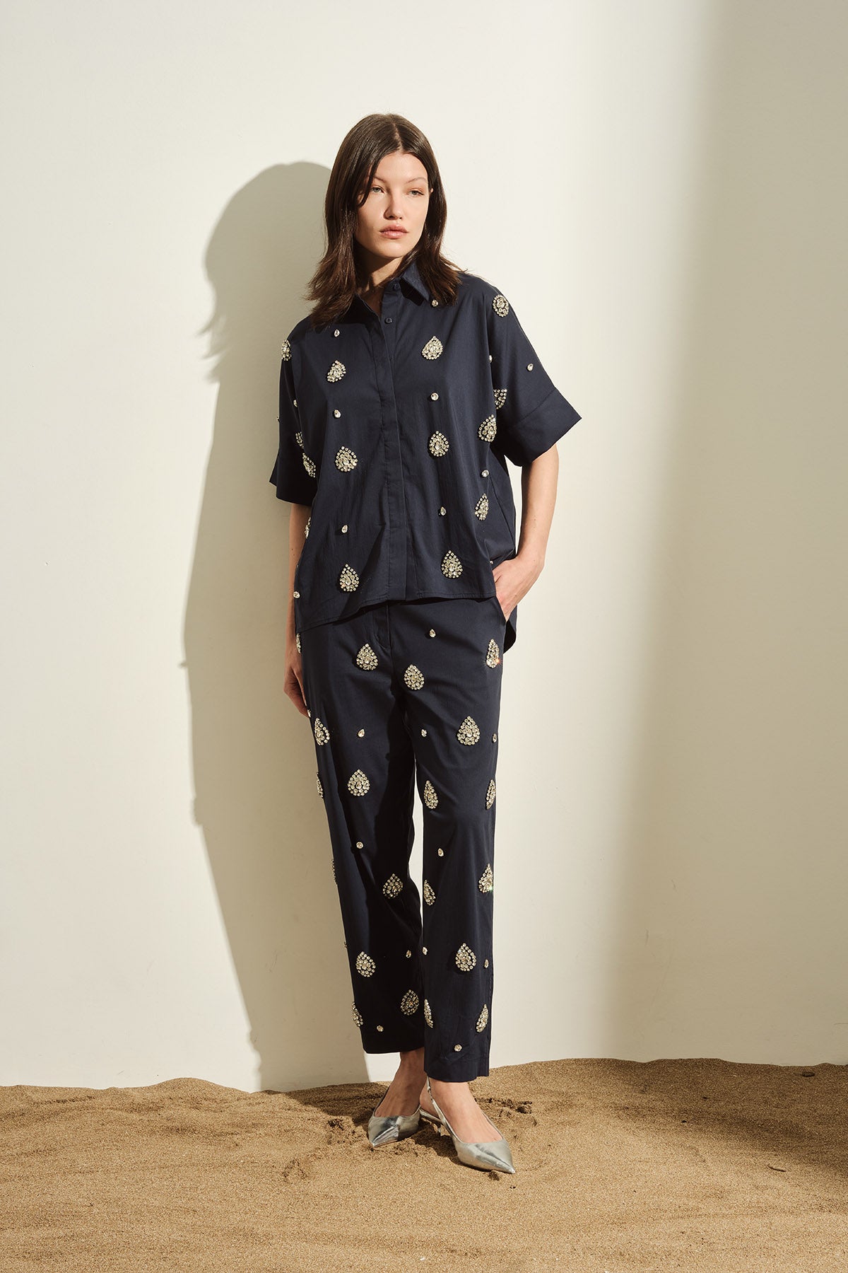 CAMICIA CON APPLICAZIONI GIOIELLO