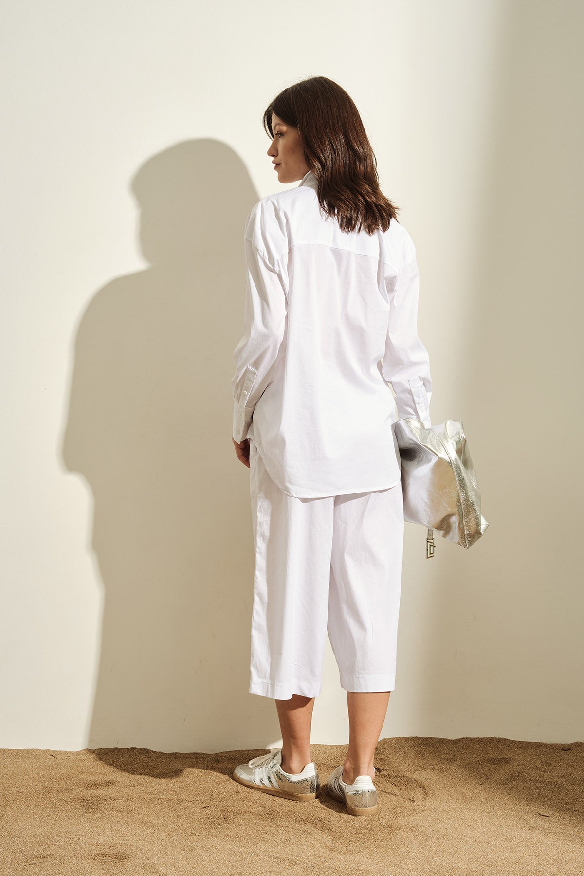 CAMICIA IN POPELINE CON APPLICAZIONI DECORATIVE