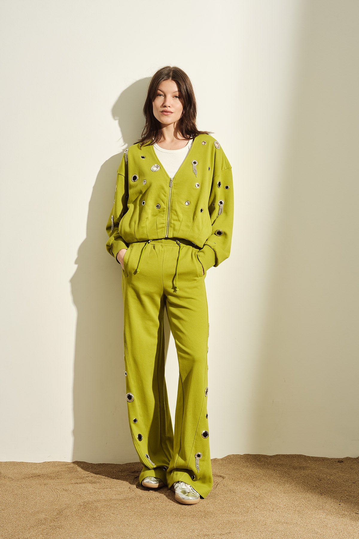 PANTALONE CON ANELLI DI STRASS