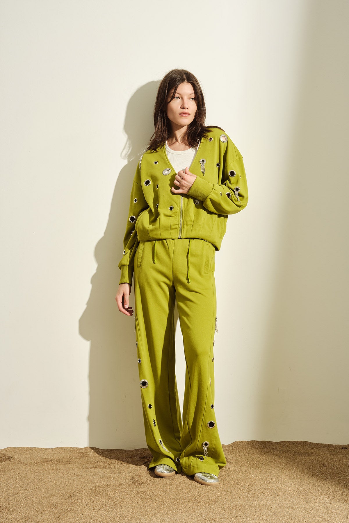 PANTALONE CON ANELLI DI STRASS