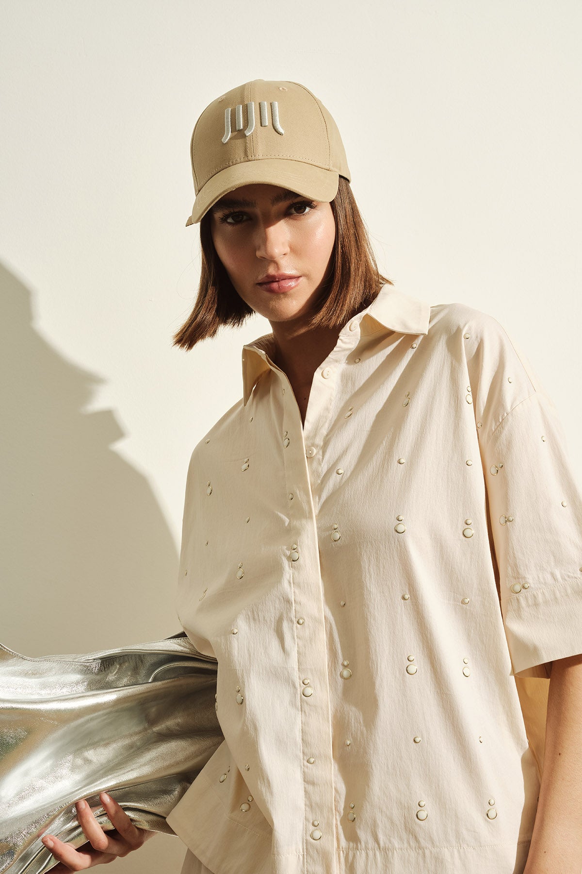 CAMICIA CON RIVETTI TERMOADESIVI ALL OVER