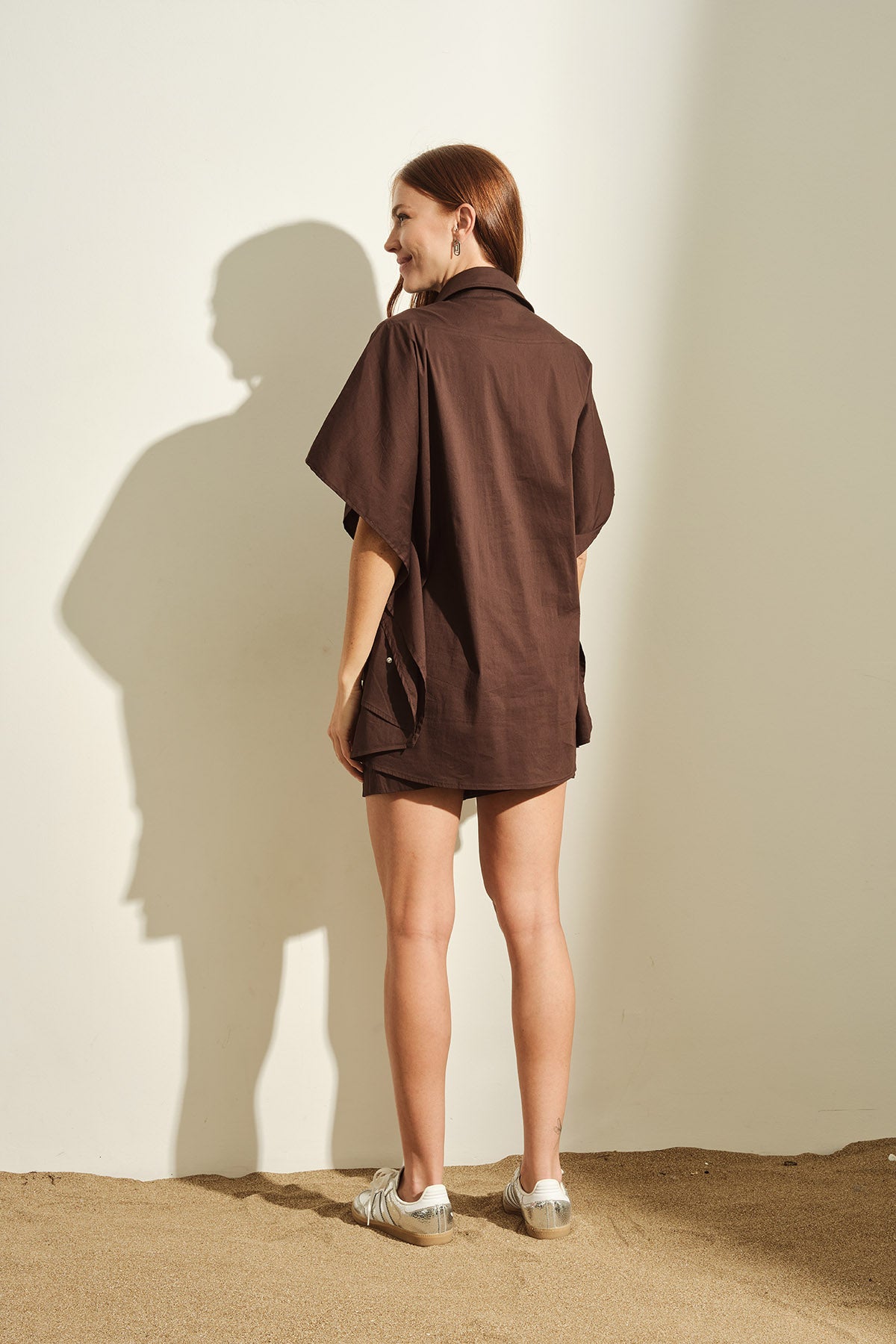 CAMICIA CON APPLICAZIONI TERMOADESIVE