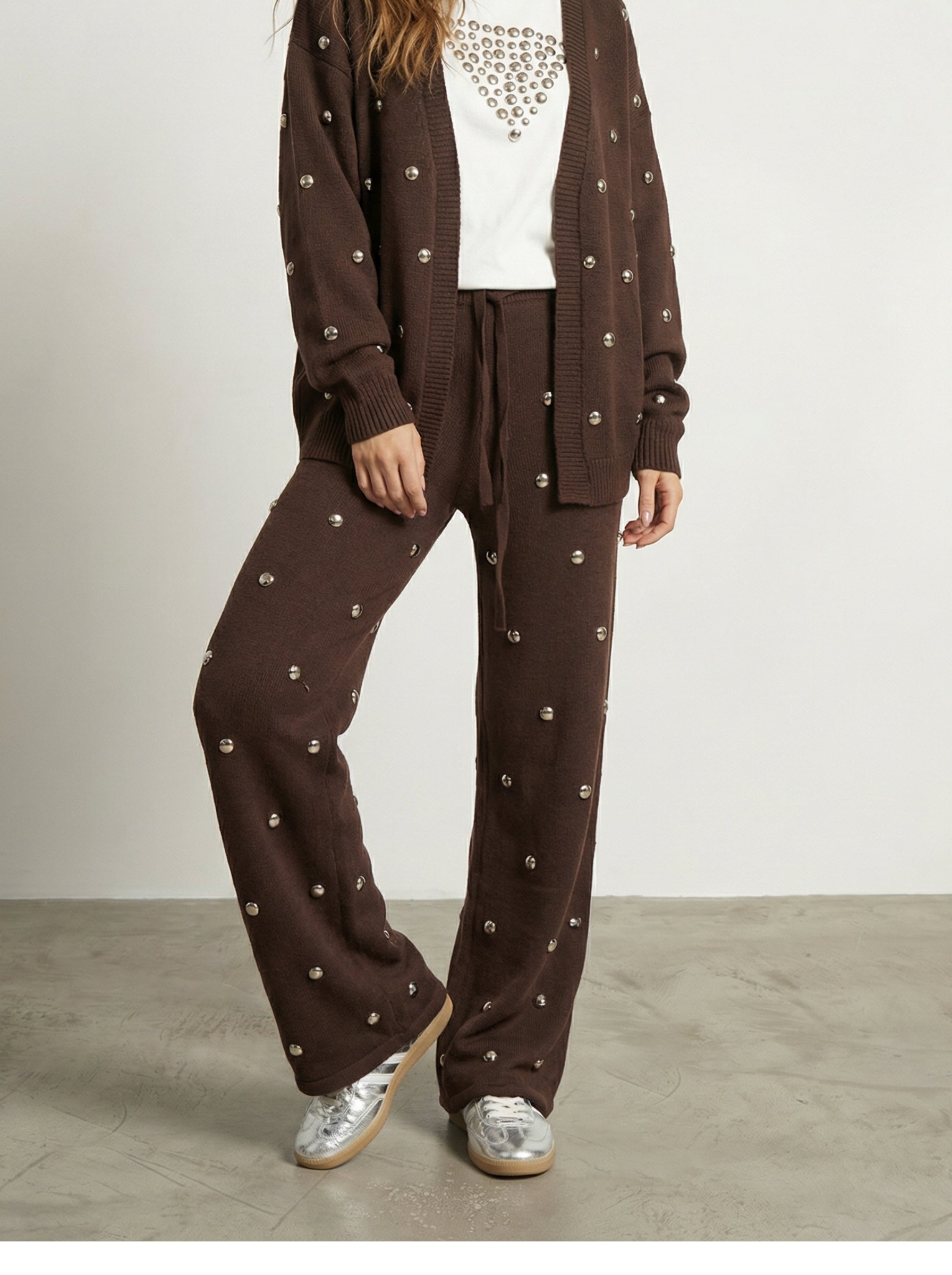 PANTALONI CON BORCHIE ALL-OVER