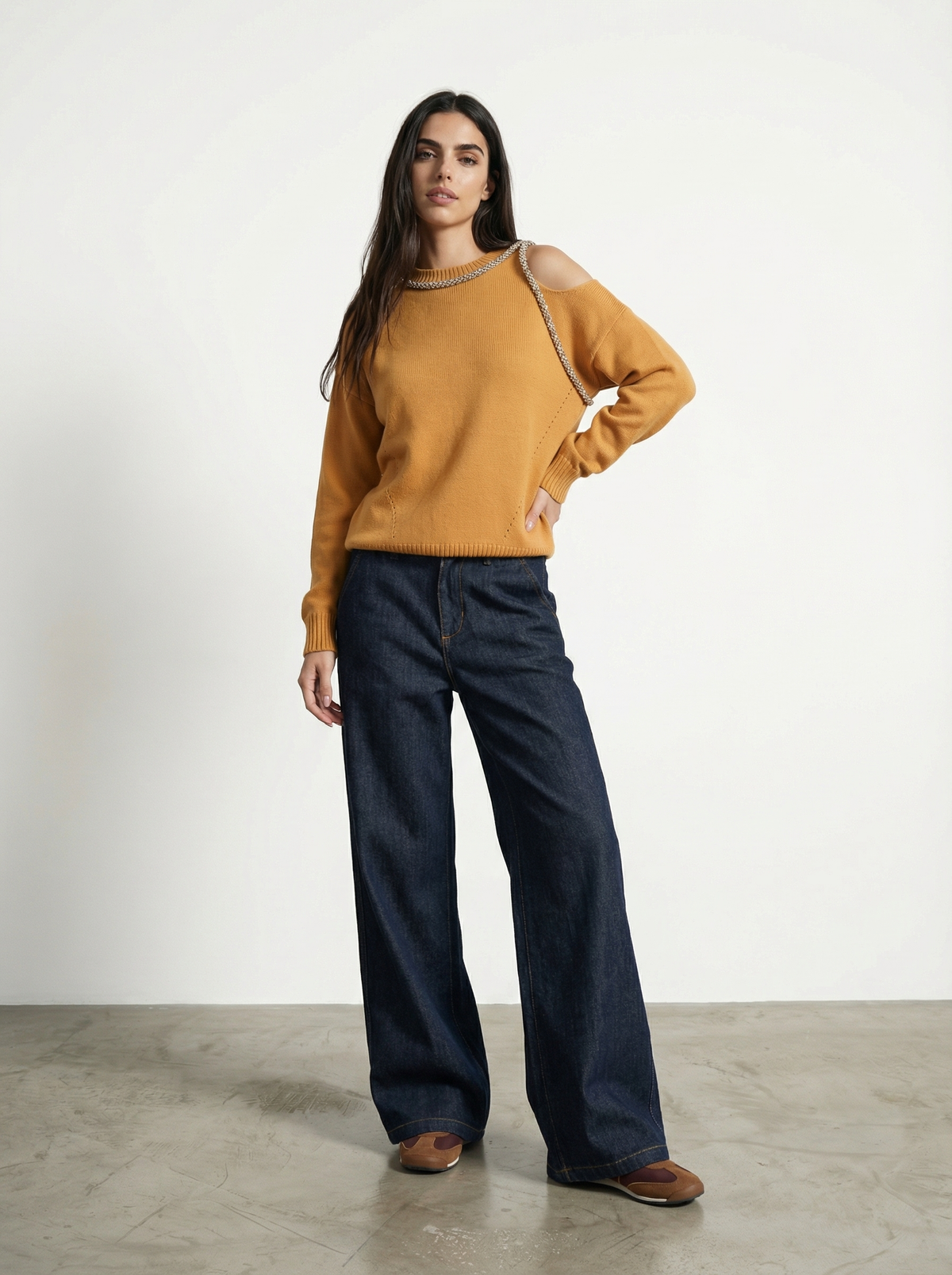 MAGLIONE CON SPALLA CUT-OUT IN STRASS