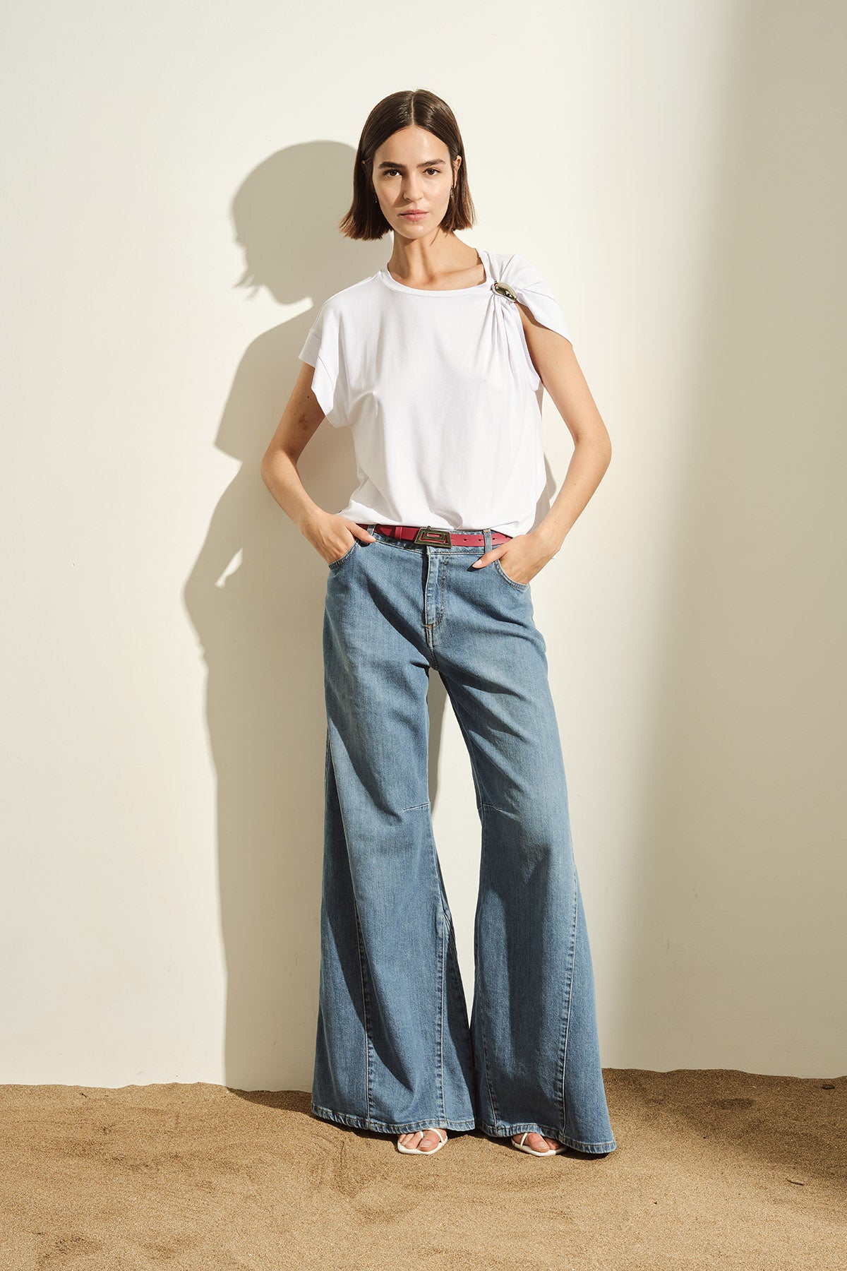 PANTALONE IN DENIM CON GAMBA AMPIA