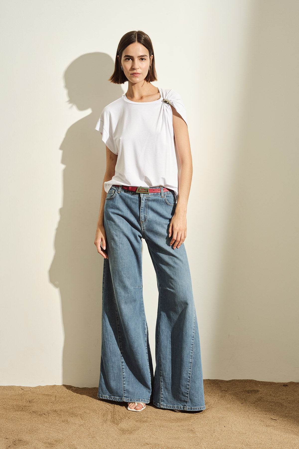 PANTALONE IN DENIM CON GAMBA AMPIA