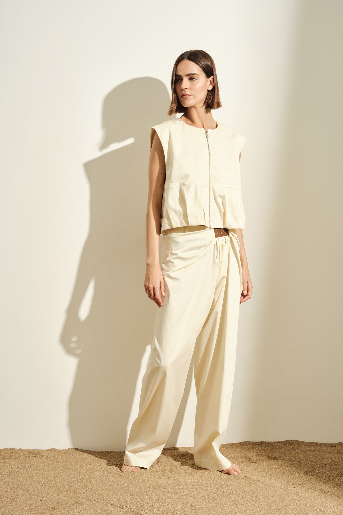 GILET SMANICATO CON CHIUSURA A ZIP